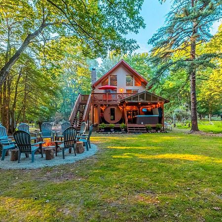 Poconos Ski Retreat With Sauna, Hot Tub, And Game Room Лейк Хармъни Екстериор снимка