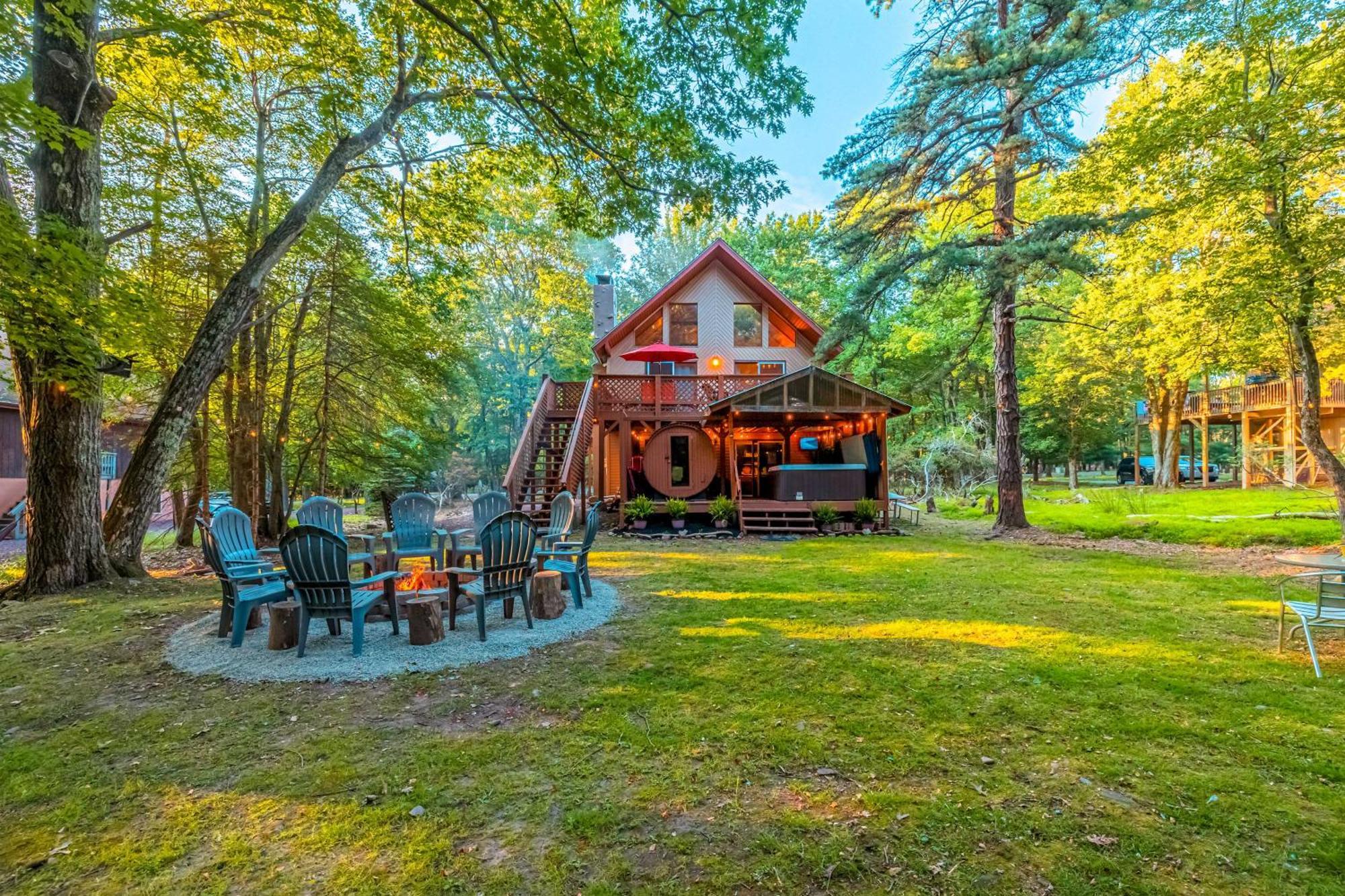 Poconos Ski Retreat With Sauna, Hot Tub, And Game Room Лейк Хармъни Екстериор снимка