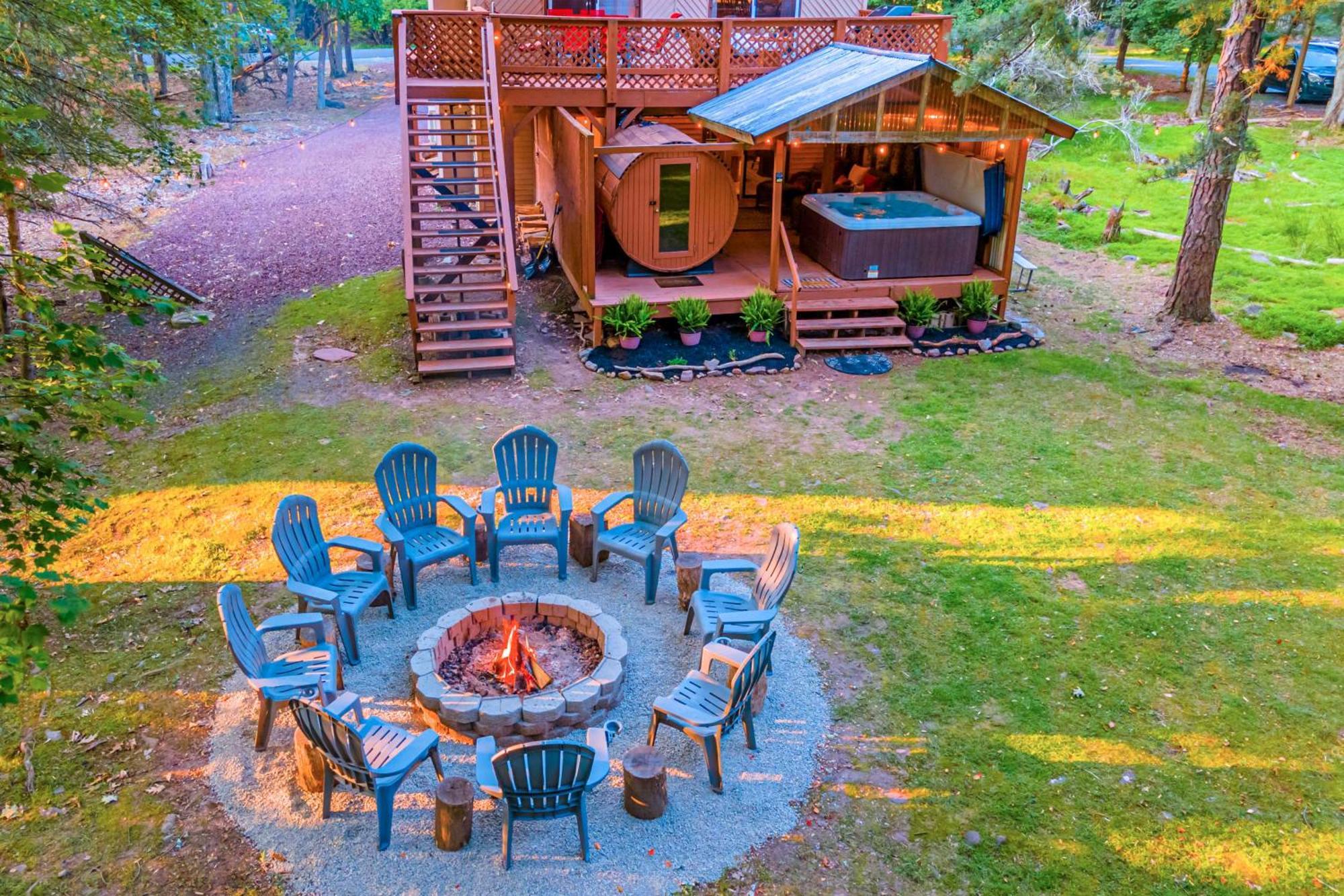 Poconos Ski Retreat With Sauna, Hot Tub, And Game Room Лейк Хармъни Екстериор снимка