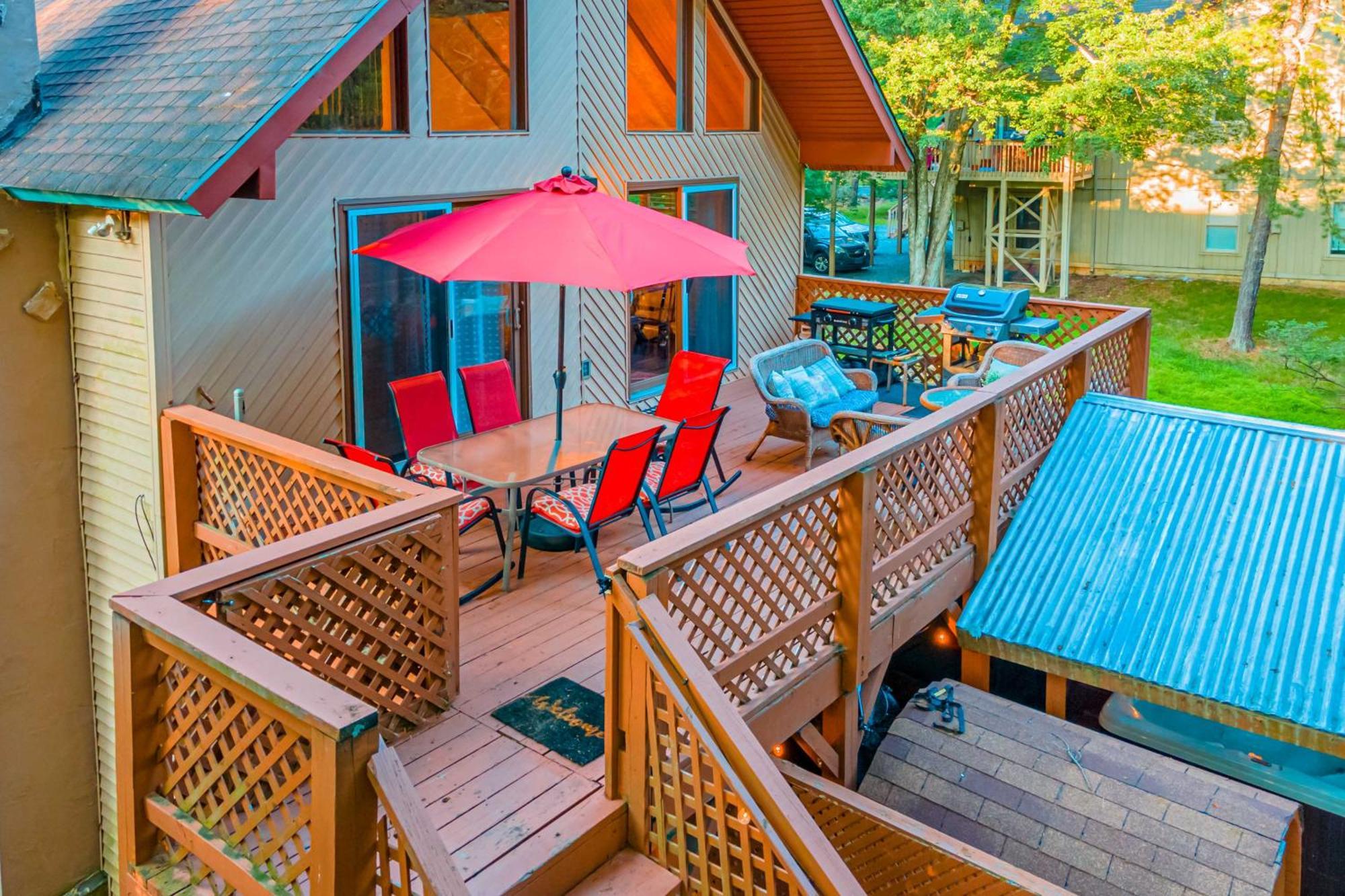 Poconos Ski Retreat With Sauna, Hot Tub, And Game Room Лейк Хармъни Екстериор снимка