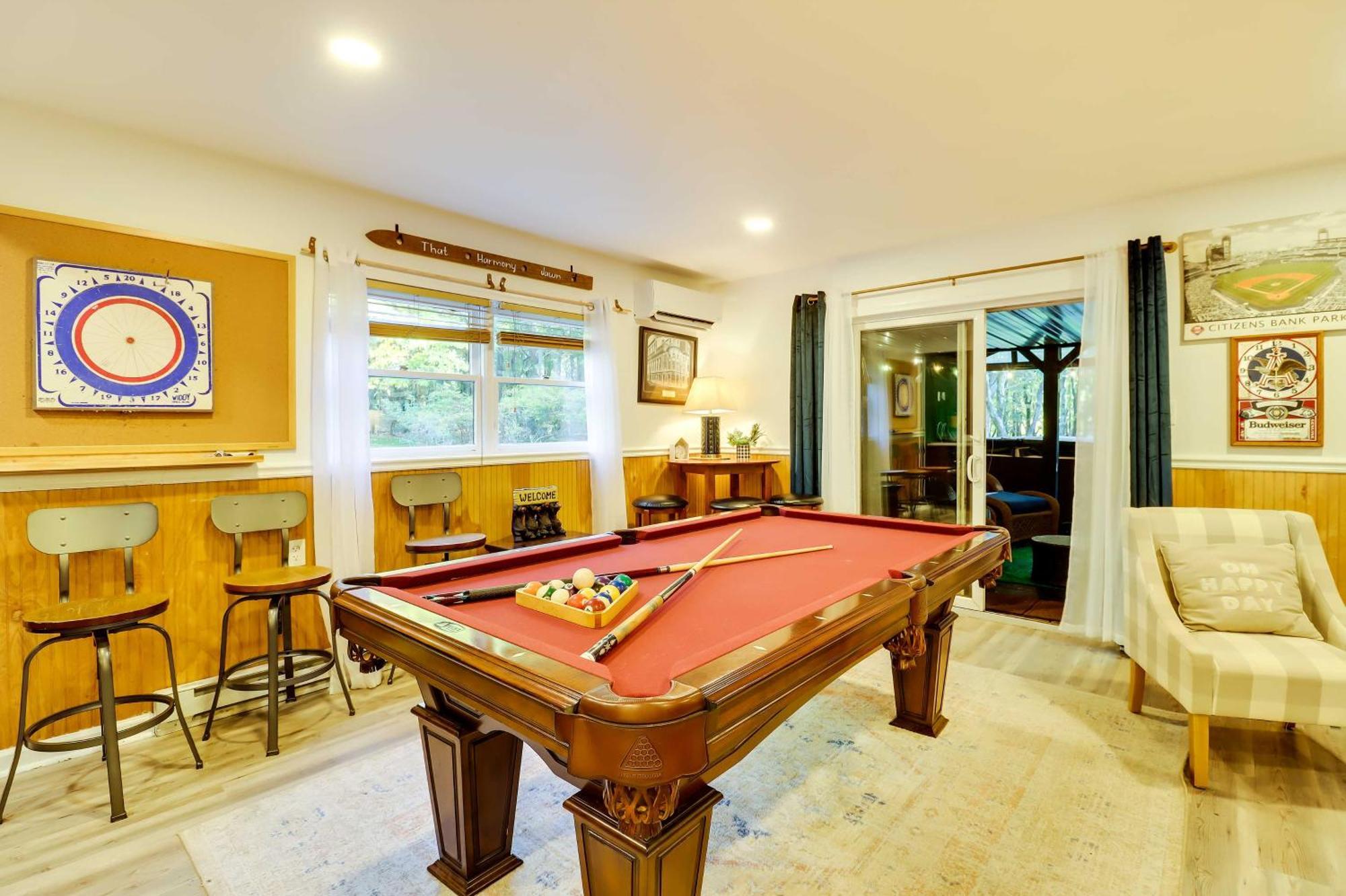 Poconos Ski Retreat With Sauna, Hot Tub, And Game Room Лейк Хармъни Екстериор снимка