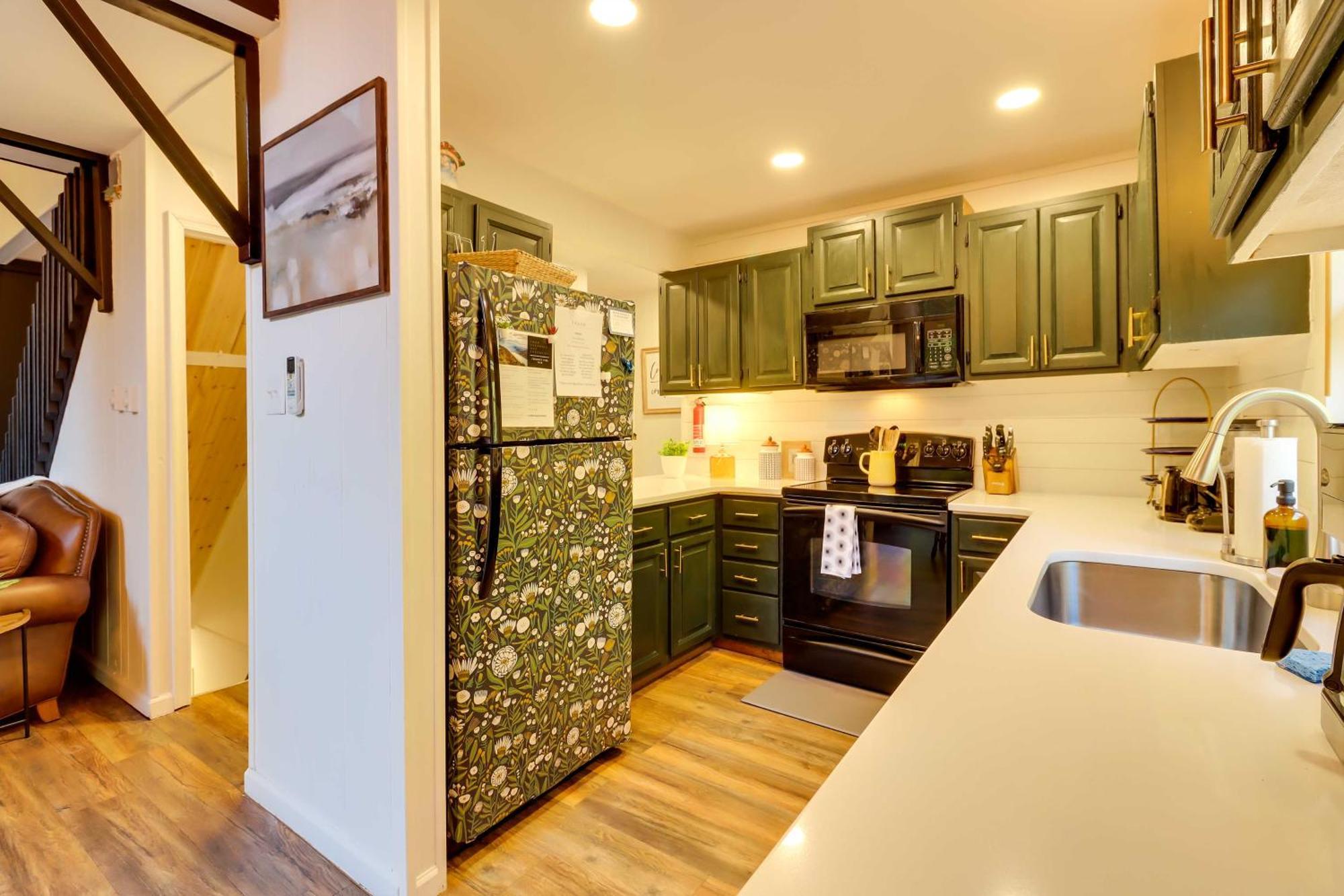 Poconos Ski Retreat With Sauna, Hot Tub, And Game Room Лейк Хармъни Екстериор снимка