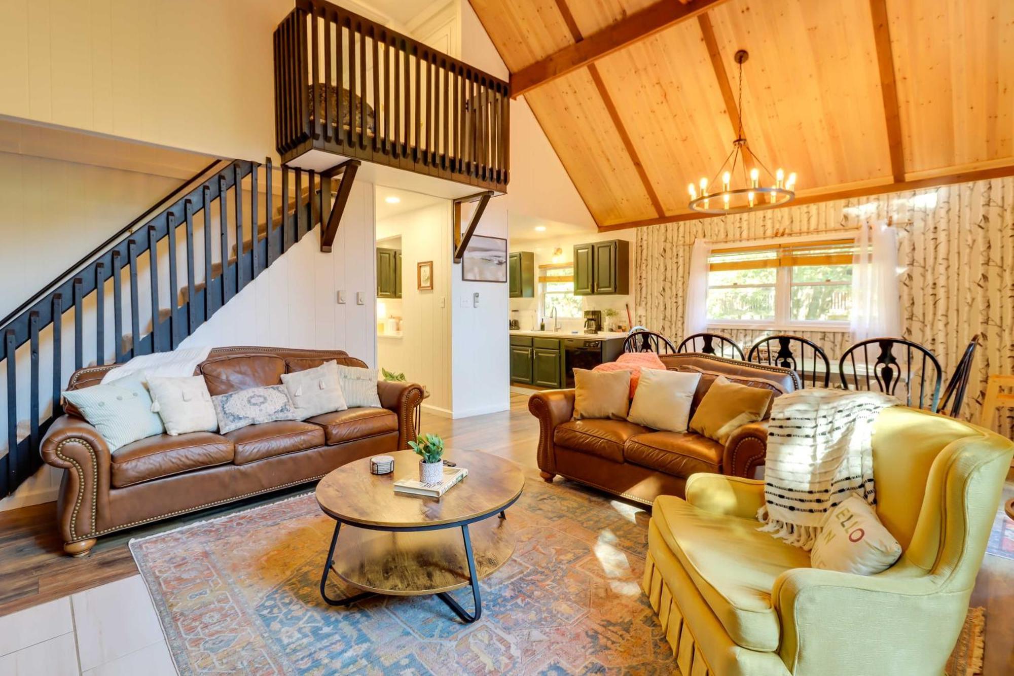 Poconos Ski Retreat With Sauna, Hot Tub, And Game Room Лейк Хармъни Екстериор снимка