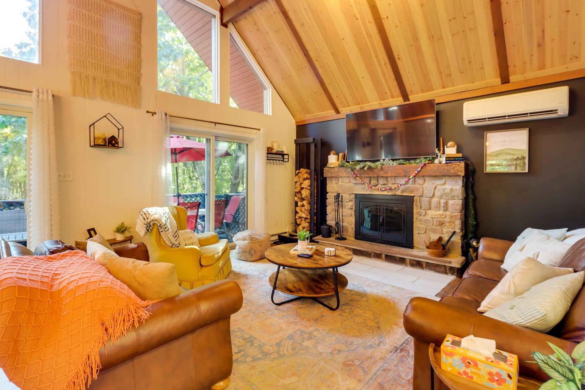 Poconos Ski Retreat With Sauna, Hot Tub, And Game Room Лейк Хармъни Екстериор снимка